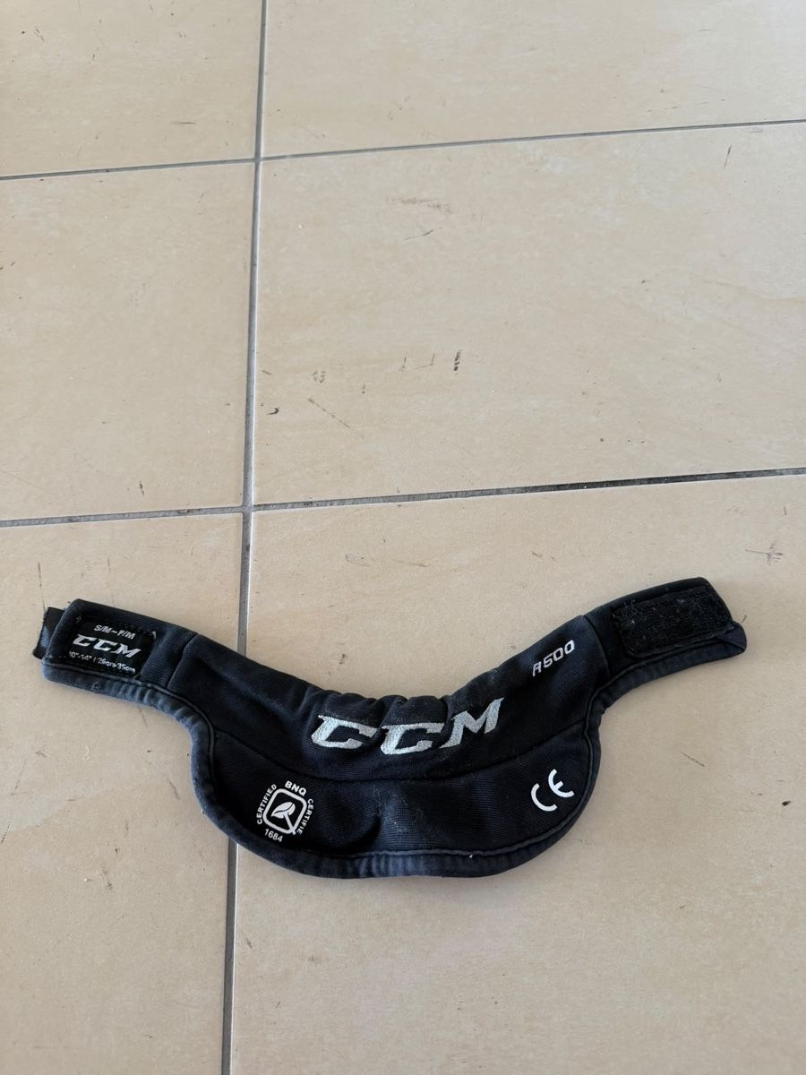 Ccm Protezioni & Imbottiture: CCM Neck Protector S/M 10-14 inches black used – Usato da Günsberg venduto da gar_2sn8 1