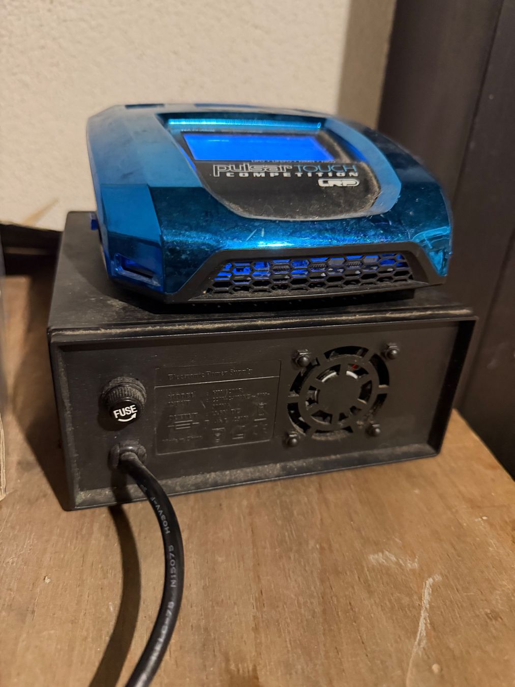 LRP Accus, Chargeurs & Blocs d'alimentation: LRP Pulsar Touch Competition Ladegeraet mit Zubehoer – D'occasion à Horw par mizingg 1
