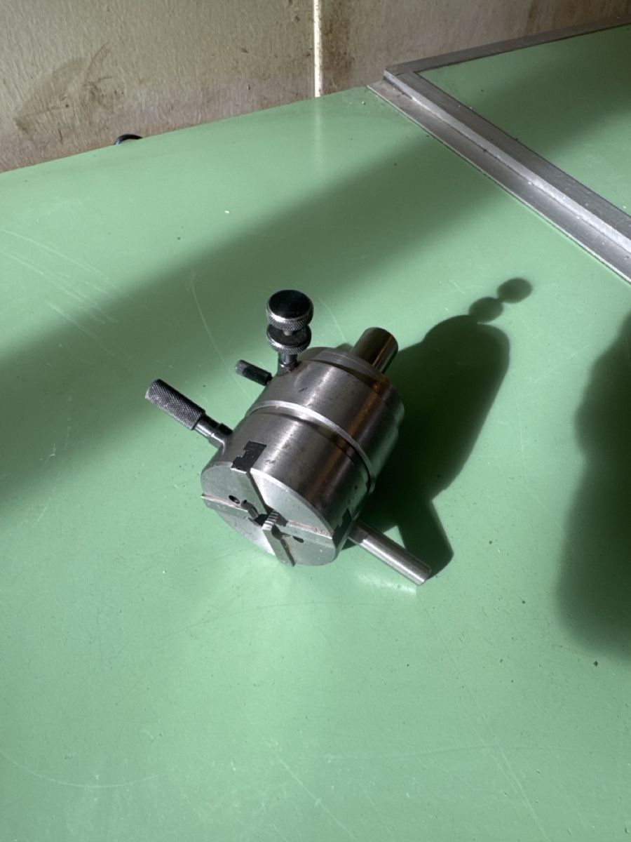 Altro per industria metallurgica: Dispositif de filetage – Usato da Aarberg venduto da SNMachines