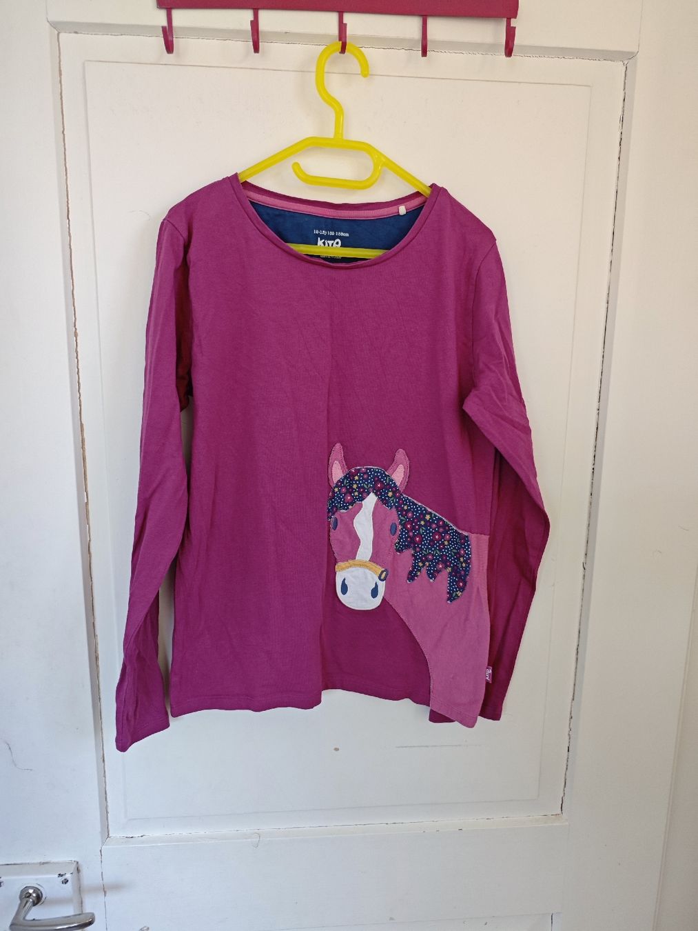 Maglioni & Felpe: Langarmshirt Kite Gr 152 – Usato da Winterthur venduto da Shorna