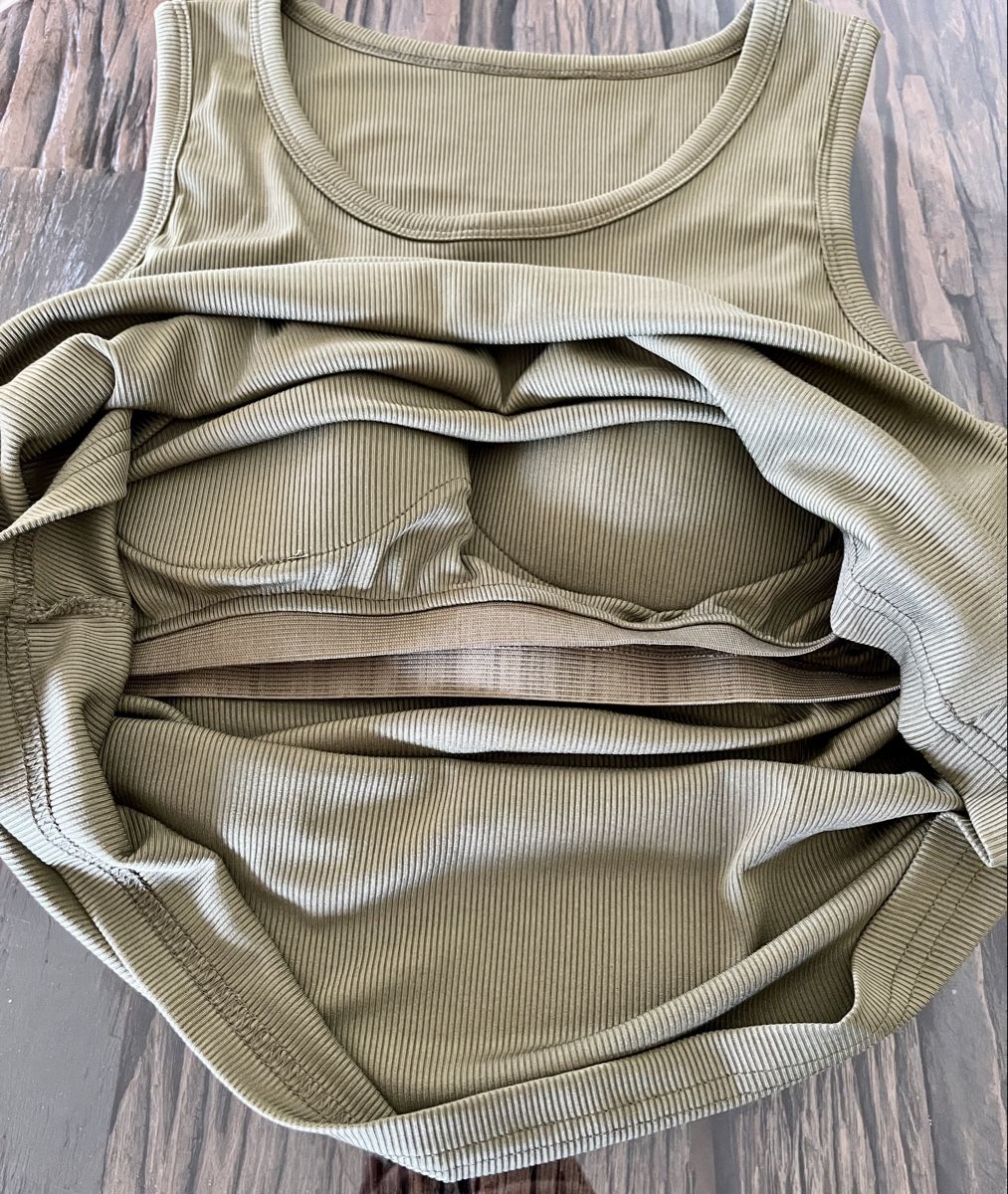 Tops: Ripptop mit integriertem BH – Neuf (Voir description) à Aarburg par Juere8 1