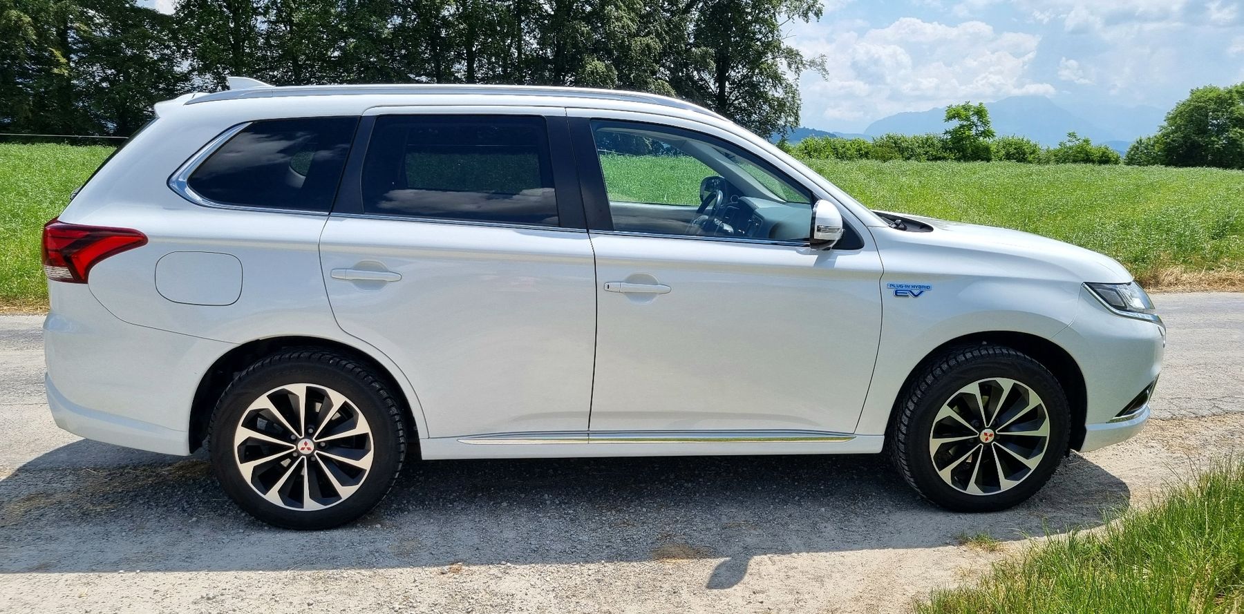 Mitsubishi Automobili: Mitsubishi Outlander 2.0 PHEV 4x4 / 2015 – Usato da Emmen venduto da Highlife_Technik 1
