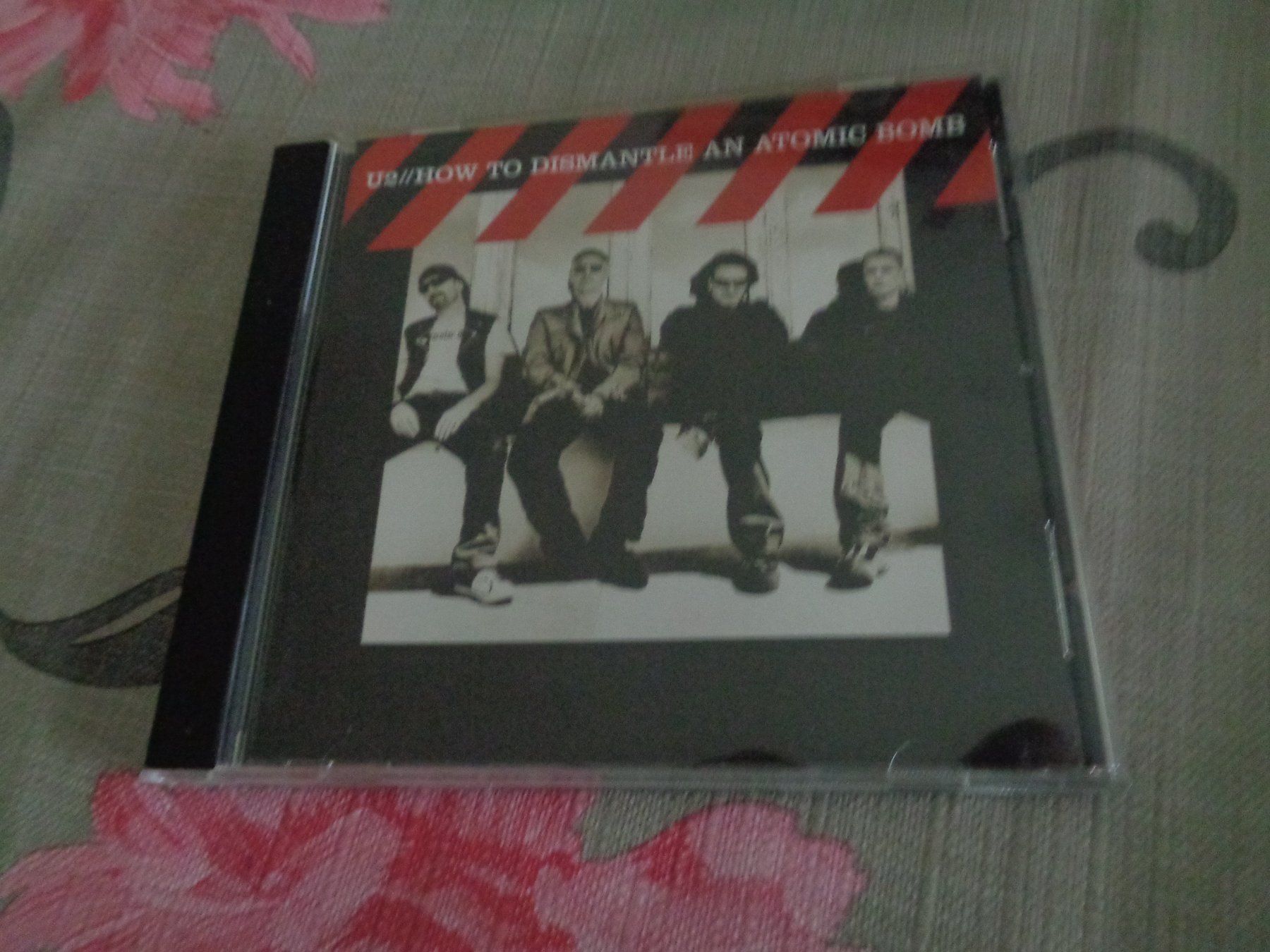 CD: U2 - How to Dismantle an atomic Bomb CD – Usato da Olten venduto da Disc-Ausverkauf