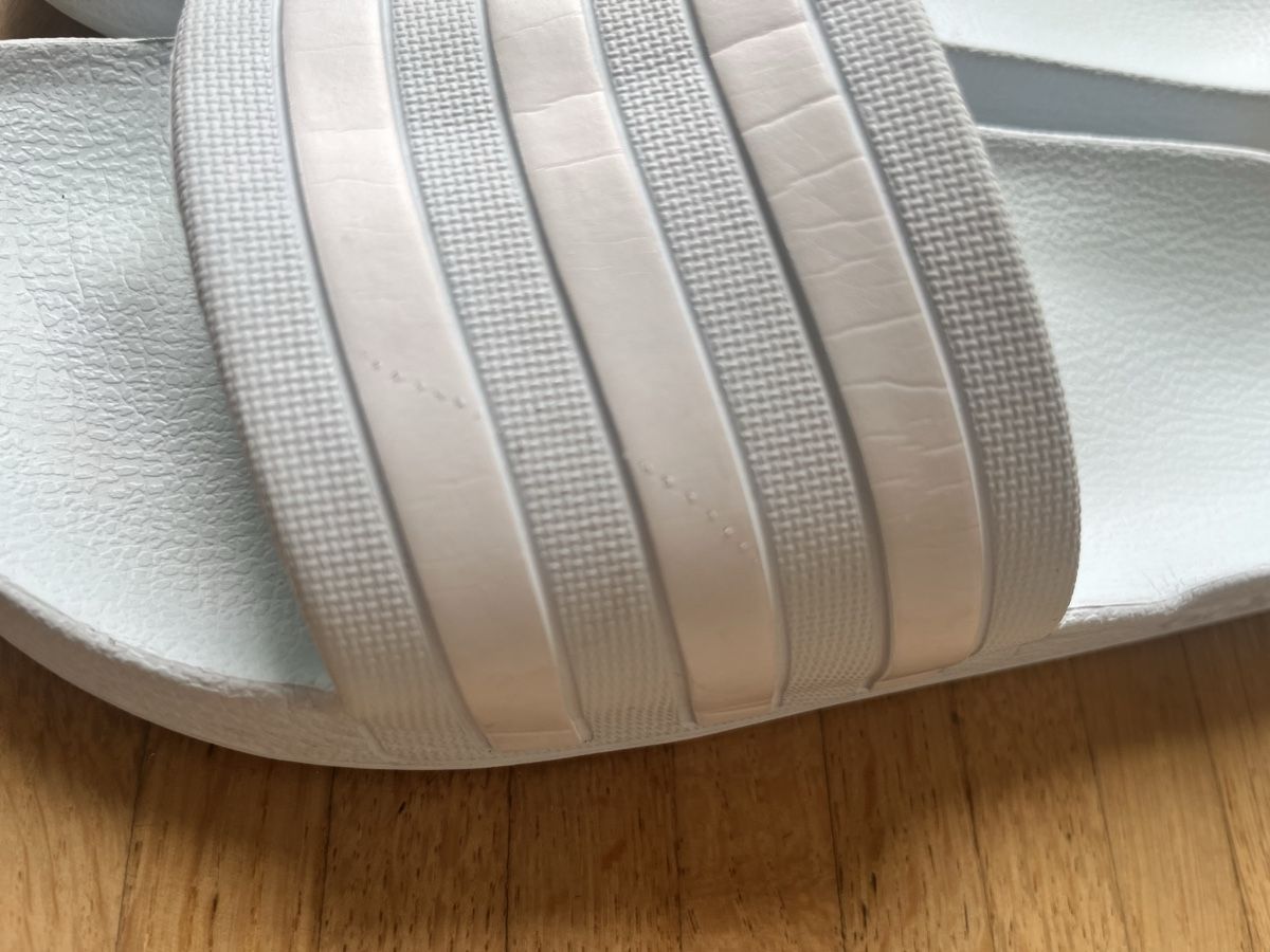Adidas Scarpe da uomo: Adiletten Badeschuhe – Usato da Zug venduto da IndiQueen 3