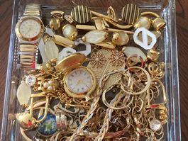 Lot bijoux fantaisie et vintage doré