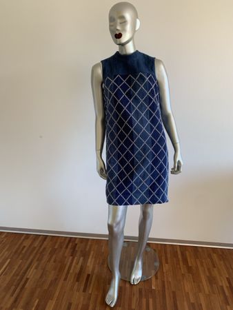 AKRIS: Neues blau kariertes Kleid mit weissen Akzenten, 38