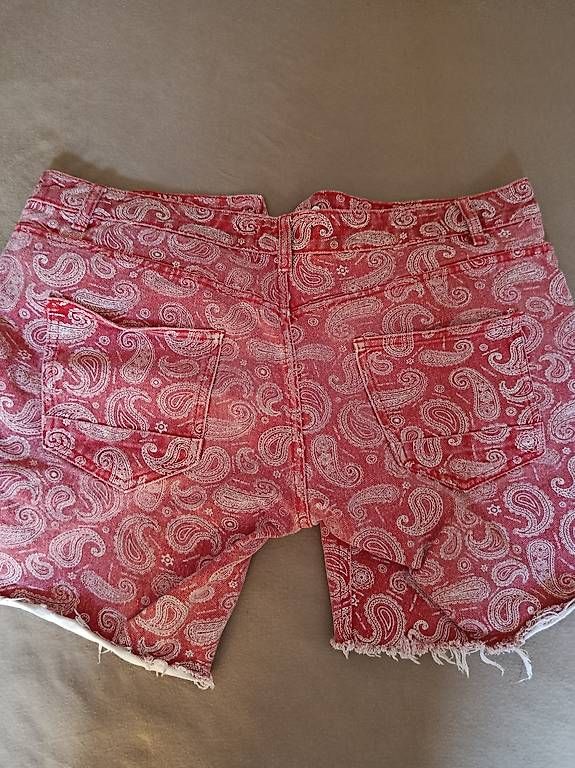 Hosen: Pantaloncini rossi – Gebraucht aus Bellinzona von vin_jm7f 1