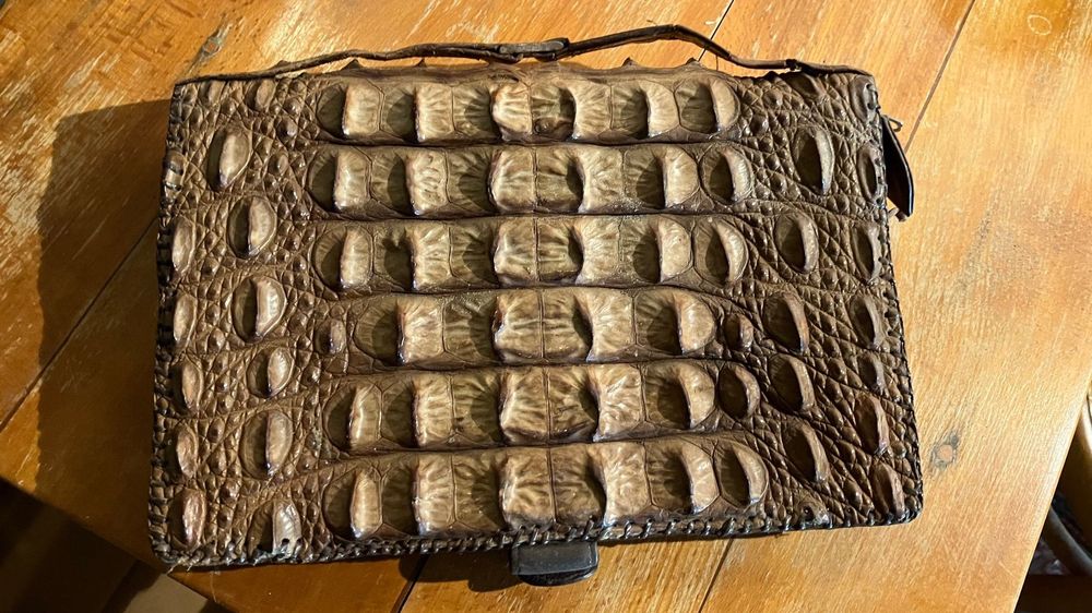 Pochette sac crocodile Beutel Tasche Krokodil vintage (Gebraucht) in St-Cierges f?�r CHF 80 �?? mit 