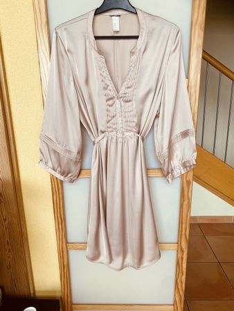 Magnifique robe 44-46 neuve 