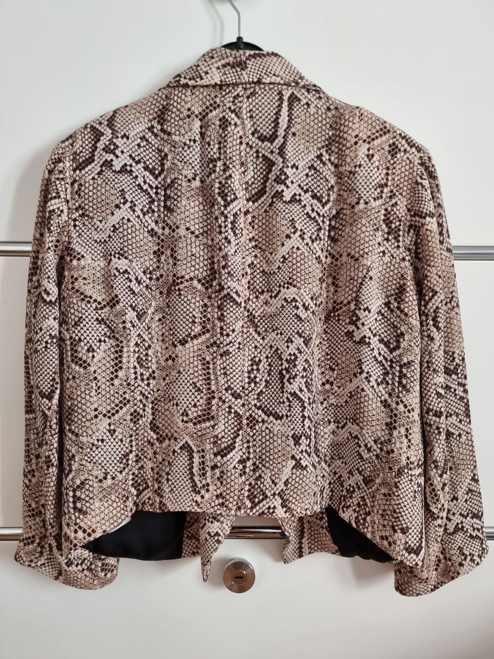 Zara Anzüge & Kostüme: Zara - Crop Blazer Schlangenmuster – Gebraucht aus Zürich von Nala2811 3