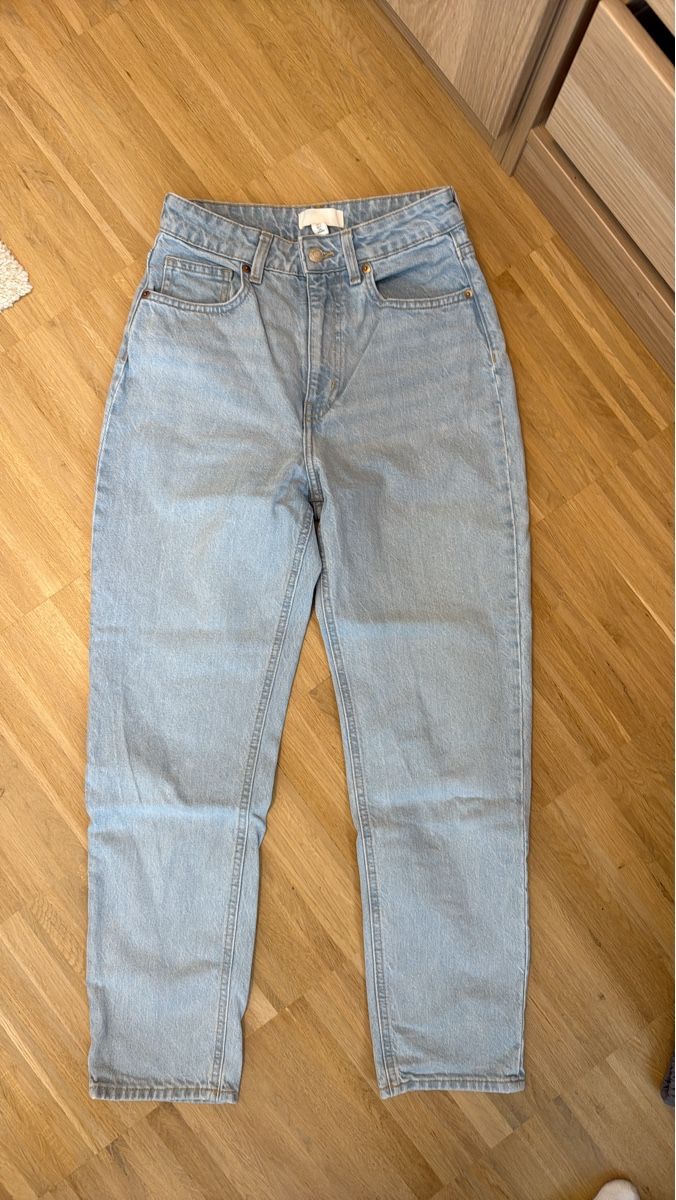 H&M Jeans: H&M Mom-Jeans Damen Hellblau – Nuovo (secondo la descrizione) da Oberengstringen venduto da win_2q9m