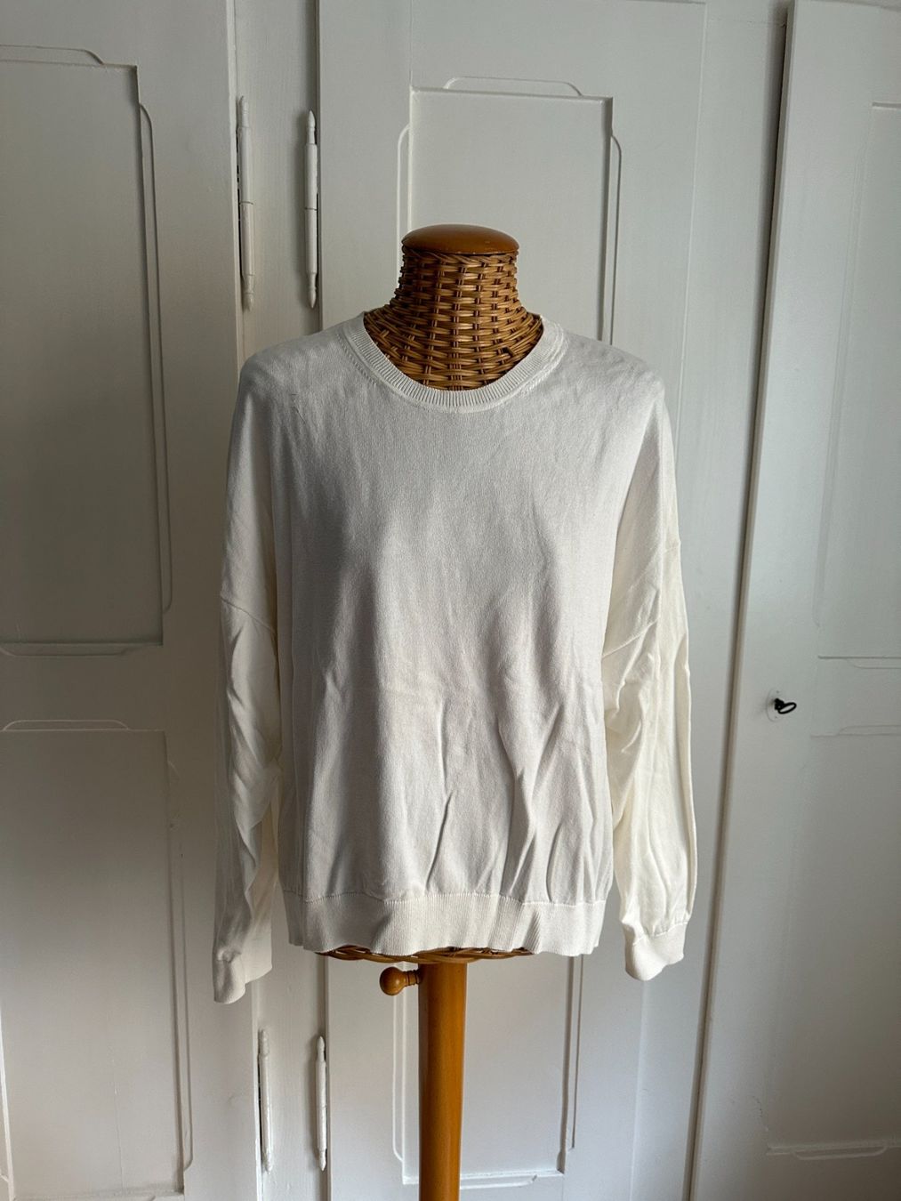 Esprit Pulls & Sweat-shirts: ESPRIT - Feinstrick Pullover offweiss oversized M – D'occasion à Zürich par Diazaio