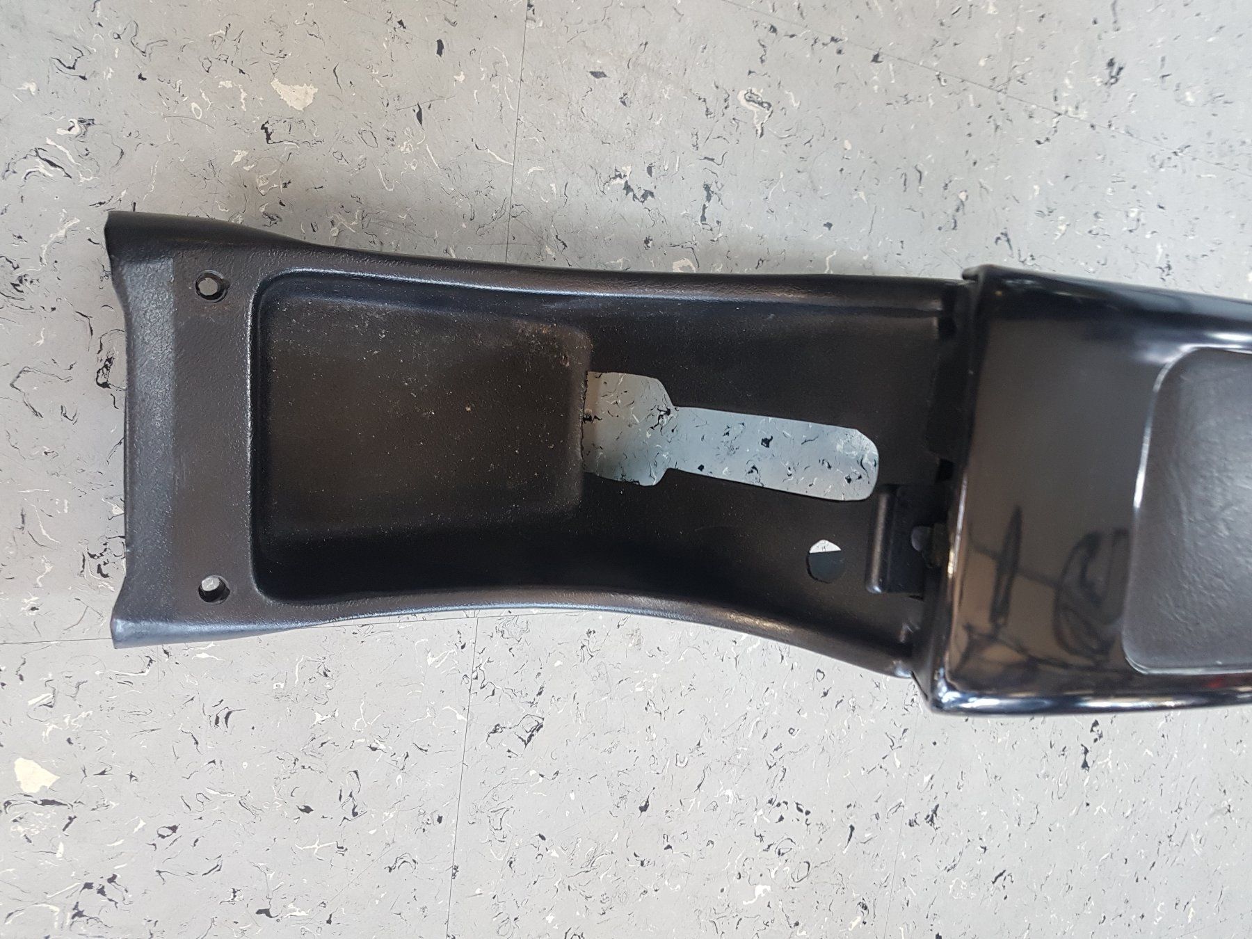 Tutti pezzi di ricambio auto: Auto Mittel Konsole Universal Armlehne – Usato da Oberägeri venduto da 455 2