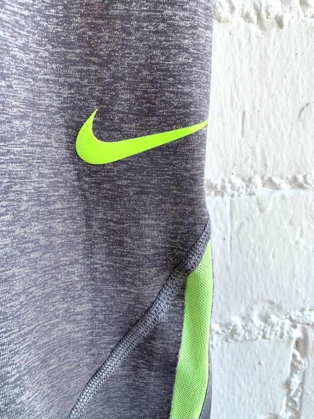Nike Leggings: Hellgraue Trainingsleggins von Nike – Usato da Bern venduto da Fraeuleinhonig 1