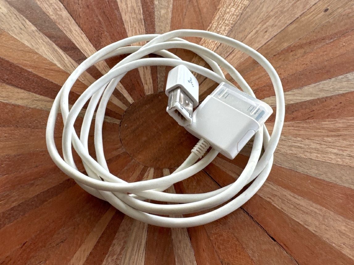 Apple Kabel: Original FireWire Ladekabel iPod iPhone – Gebraucht aus St. Gallen von hae_6rmh 2