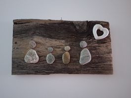 Wanddekoration Holz mit Steinfiguren und Herz, 4 Personen