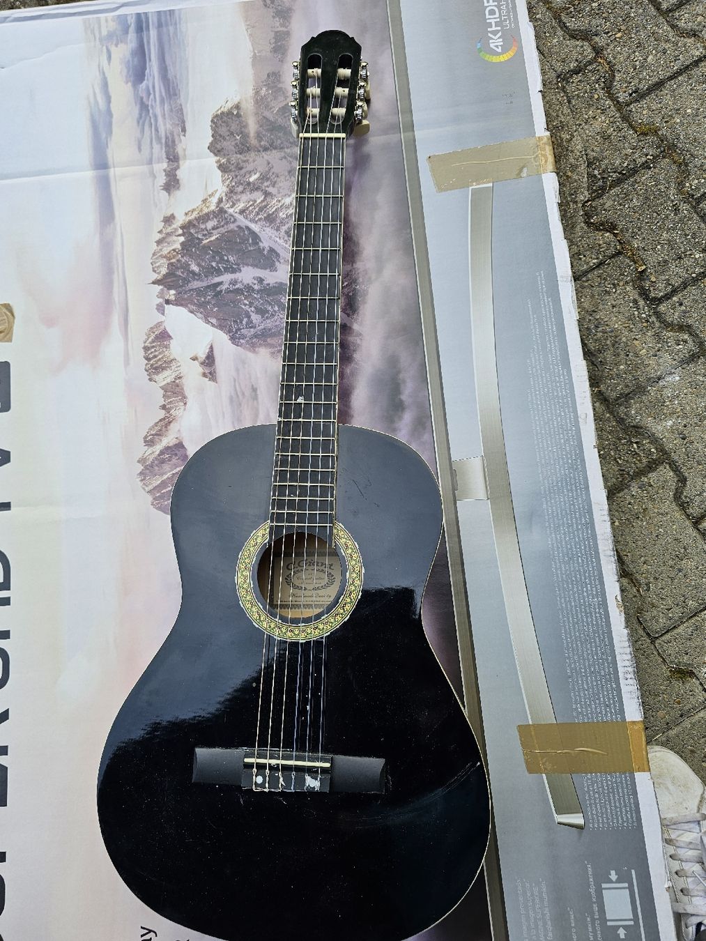 C.Giant Strumenti musicali: Konzertgitarre C.Giant schwarz gebraucht – Usato da Aeugstertal venduto da Levo84