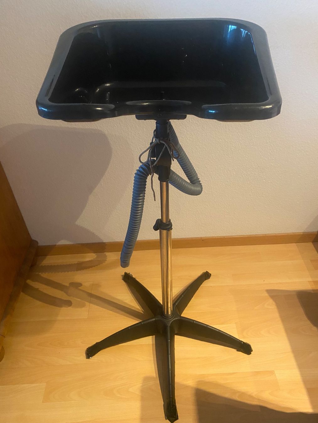 Tutti gli attrezzi: Lavabo portatile per parrucchiere, regolabile, usato, pul... – Usato da zollikofen venduto da centauro6969