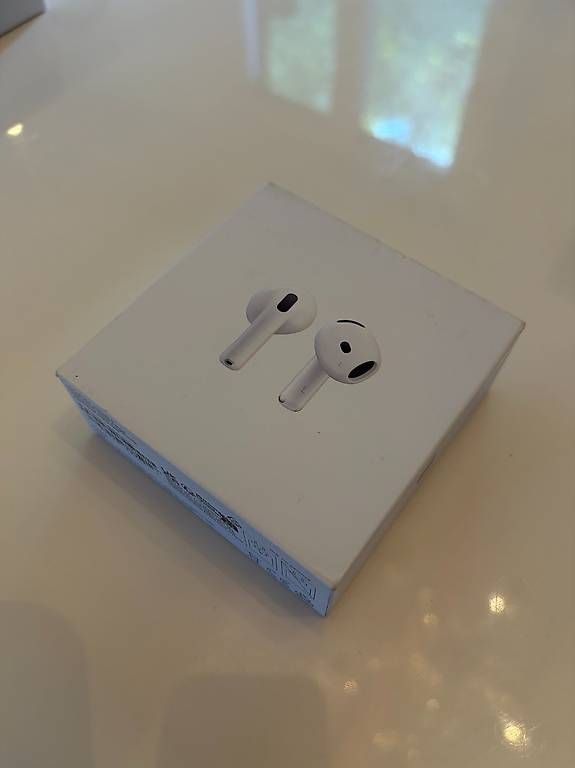 Cuffie: AIRPODS 4 NEUFS – Nuovo e nell'imballaggio originale da Caux venduto da kar_cv6v