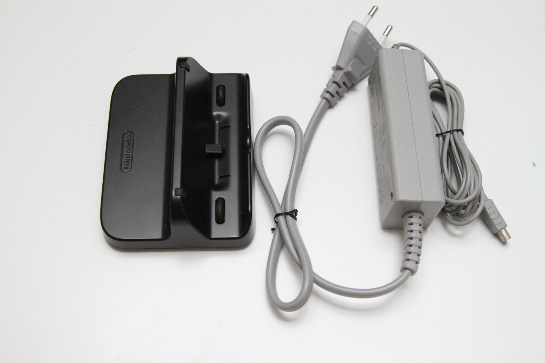 Nintendo Console: Nintendo Wii U Konsole mit Spielen – Usato da Basel venduto da camelot99 4