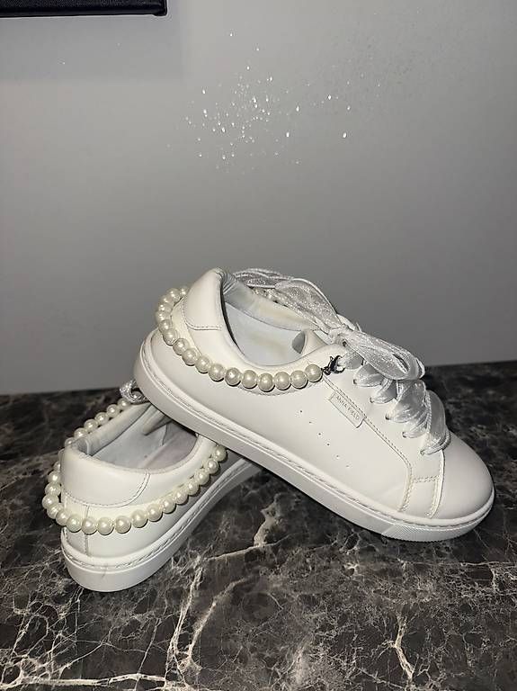Scarpe da donna: Weisse Sneakers / Brautturnschuhe Gr.39 – Usato da Zürich venduto da Marti97