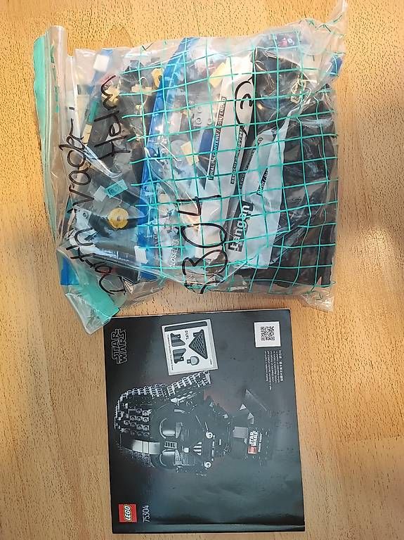 Lego Kit di costruzioni: Lego 75304 Darth Vader Helm – Usato da Ebikon venduto da sarinalang