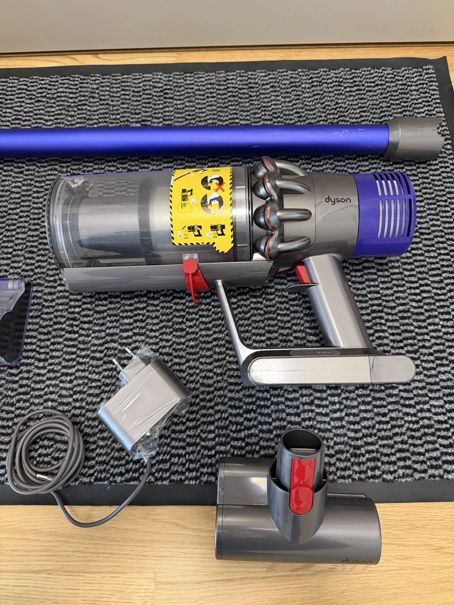 Dyson Aspirapolveri & Accessori: Dyson V10 absolute  – Usato da Meyrin venduto da SA_3006 1
