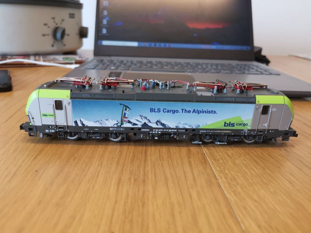 Locomotora eléctrica 475 BLS Cargo | Escala Z