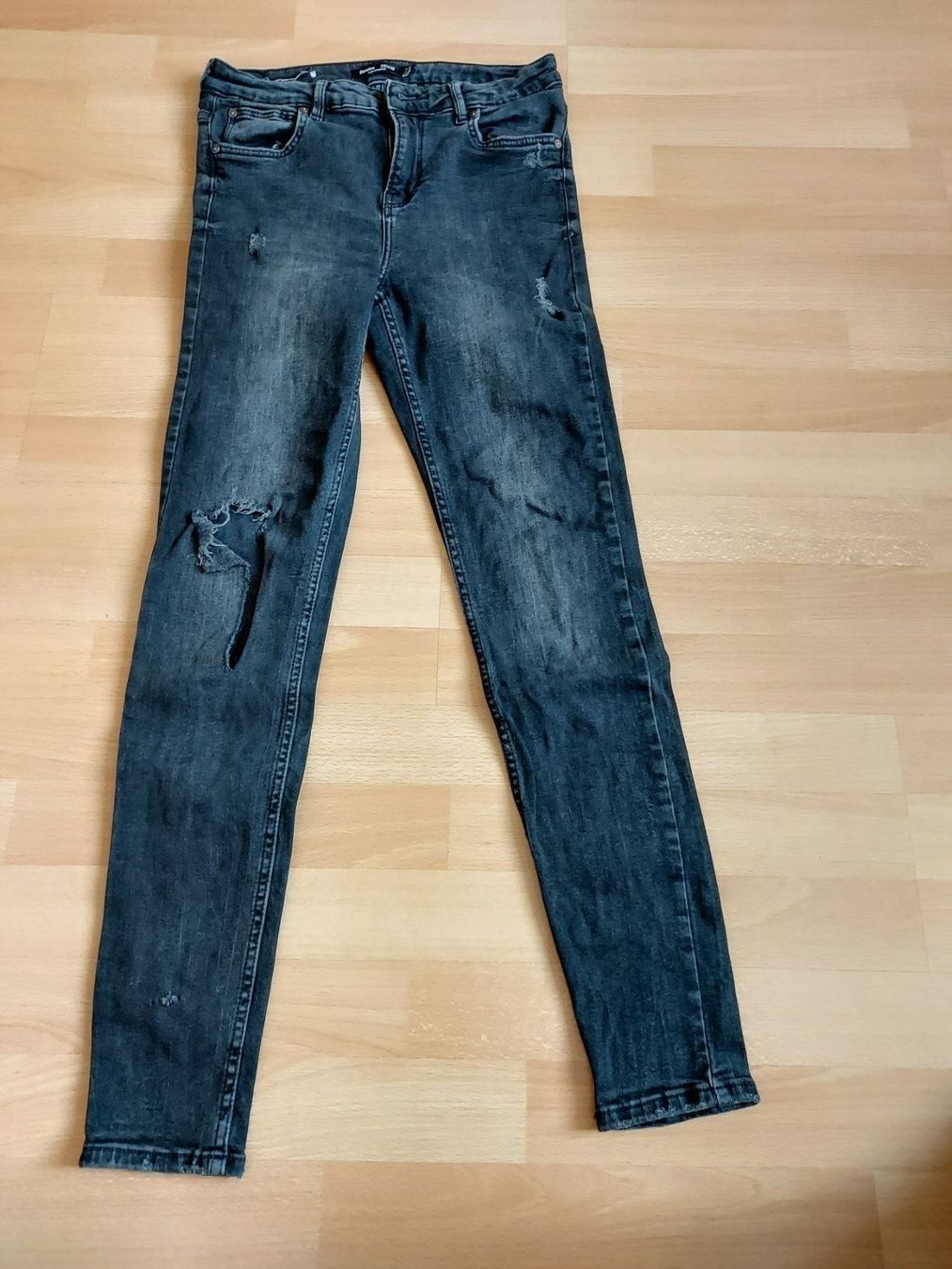 Bershka Jeans: Lässige Jeans Gr. 36 – Usato da Wettingen venduto da Egro2