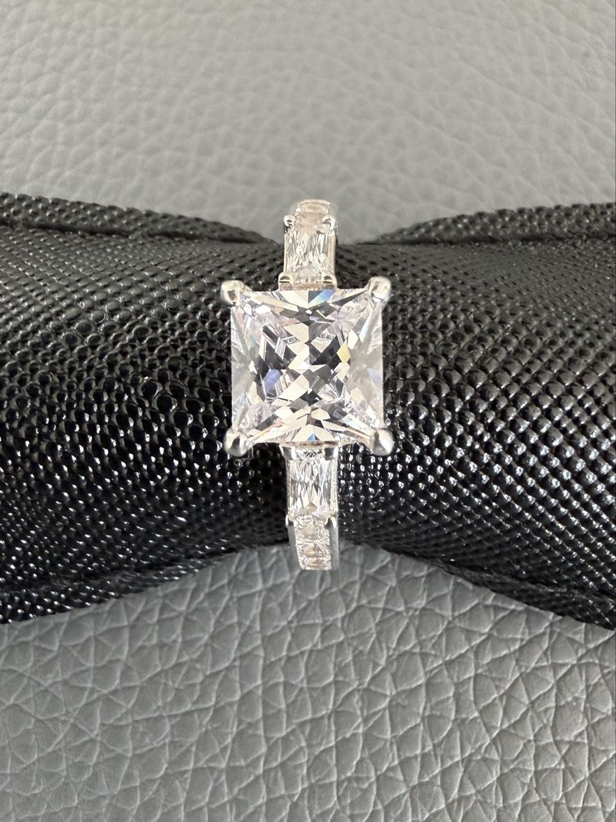 Thomas Sabo Anelli: Neuer Thomas Sabo Ring Gr 56 – Nuovo e nell'imballaggio originale da Münsingen venduto da Krone75