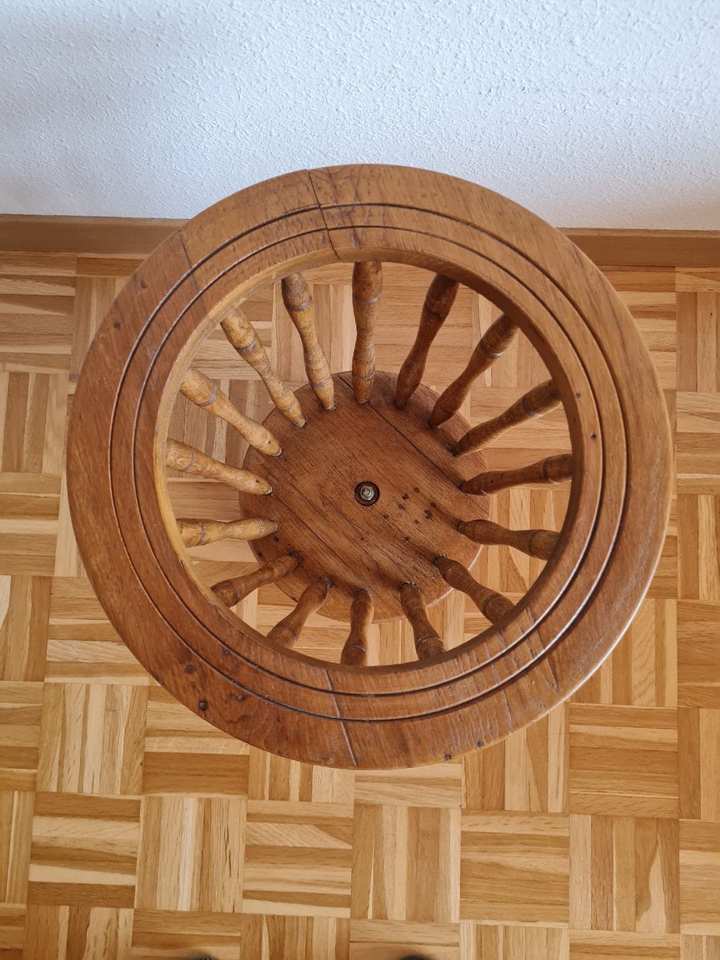 Tutte le decorazioni: Vintage Holz-Blumenständer – Usato da Maur venduto da Tashi010 3