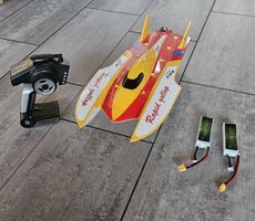 Rc-Boot mit Fernbedinung und Akkus