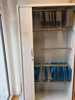 Büroschrank mit Rollladen (abschliessbar, sehr stabil)