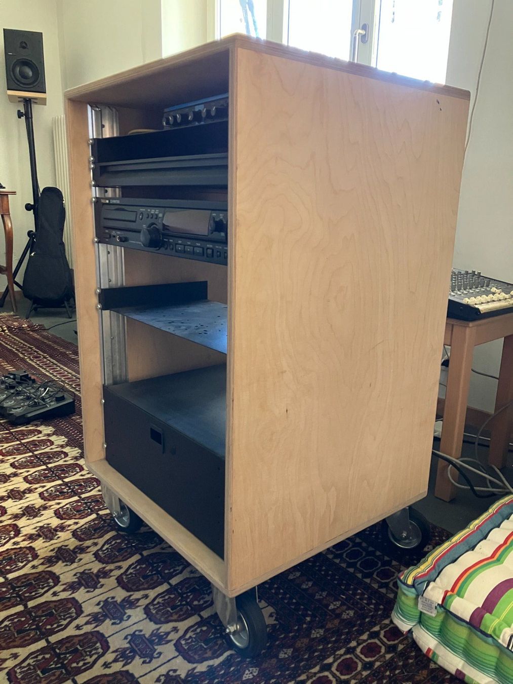Supporti a parete: Tonstudio HiFi Rack Korpus auf Rollen – Usato da Aarau venduto da rol_mz8k 1