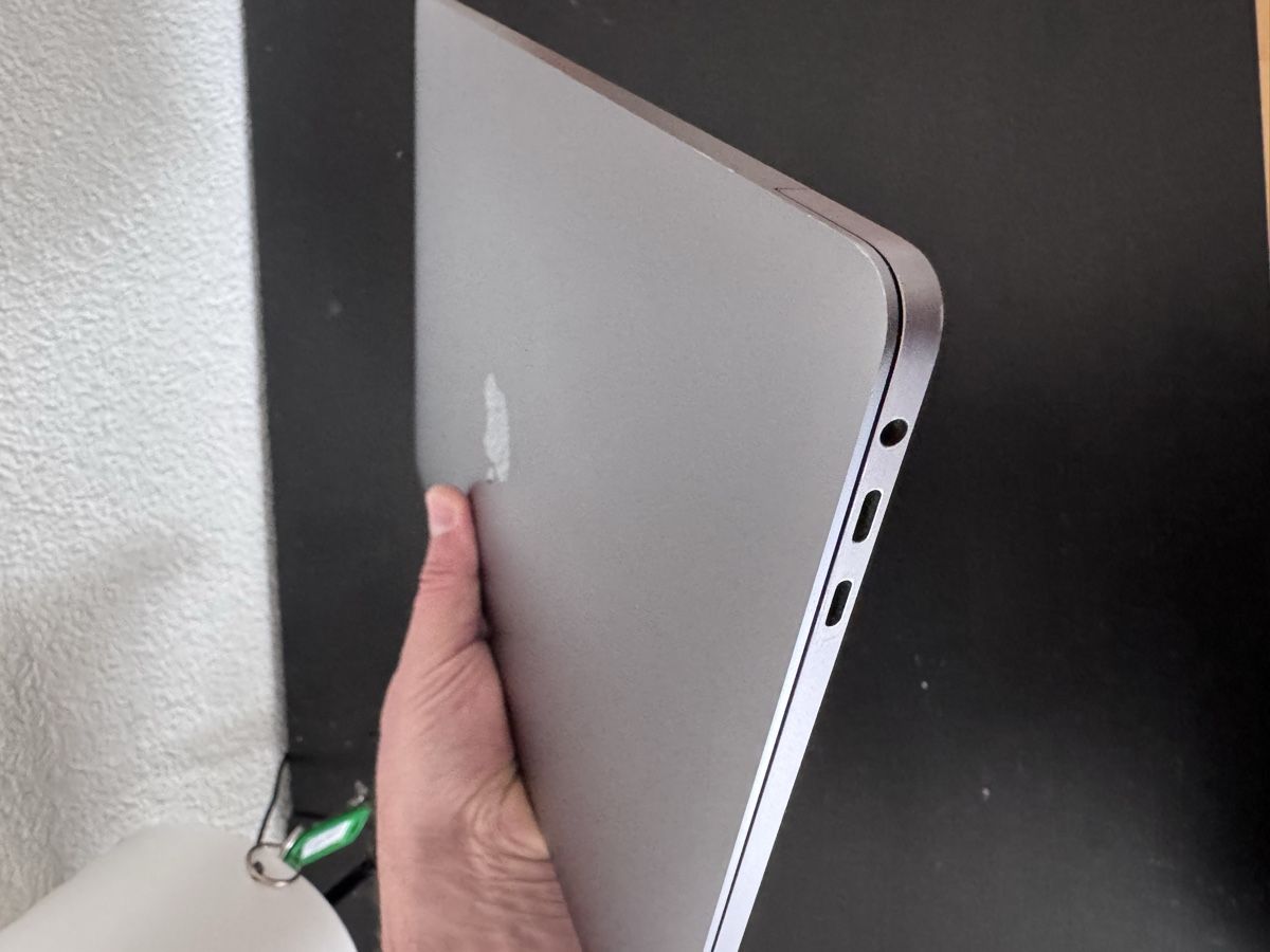 Apple Notebooks: MacBook Pro – Gebraucht aus Unterengstringen von vla_hg6q 5