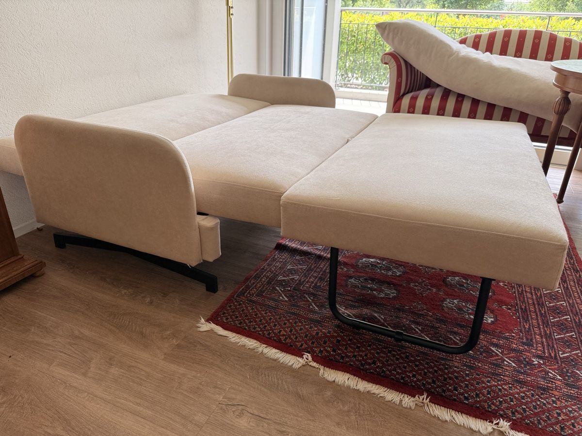 Sofas: Bettsofa Schlafsofa Créme Weiss Sofa – D'occasion à Nidau par Nintschgu 1