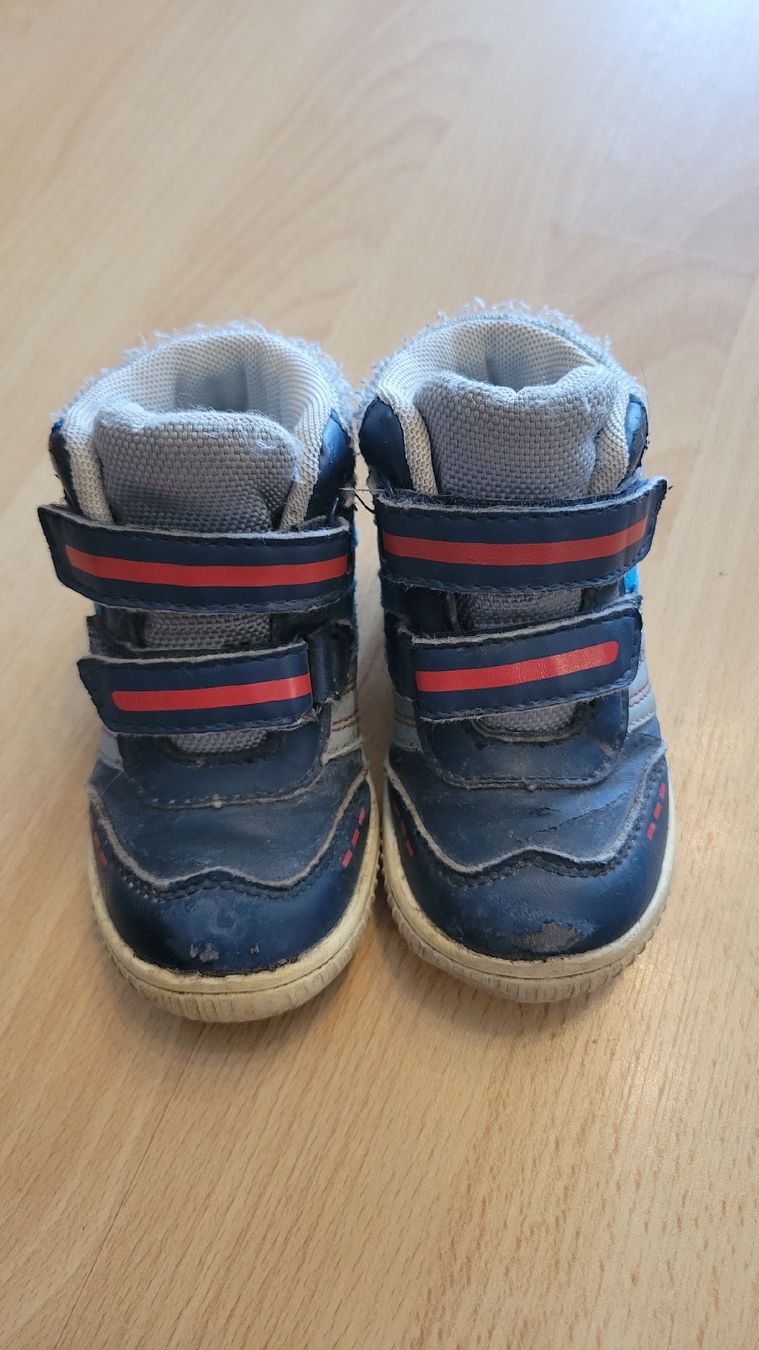 Scarpe per ragazzi: Kinder Schuhe Grösse 22 – Usato da Muri AG venduto da tabi4fun
