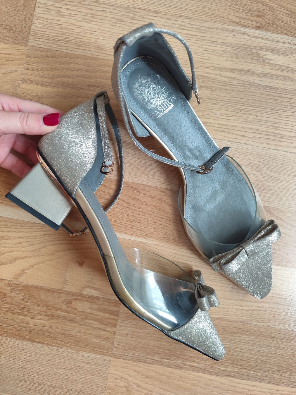 Scarpe da donna: Silver Glitter Occasion Heels, Size 39 – Nuovo (secondo la descrizione) da Mägenwil venduto da VintageGirly 2