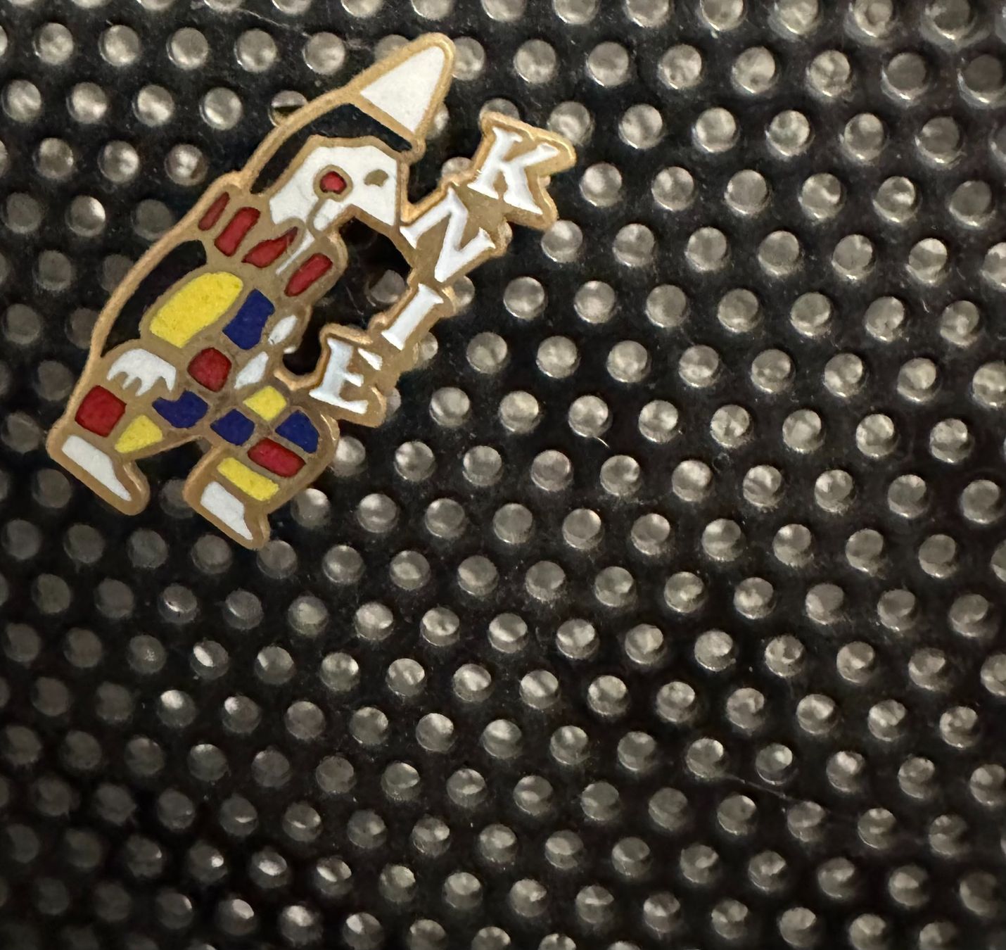 Plaquettes & Badges: Knie Pin – D'occasion à Schneisingen par Tomthedragon