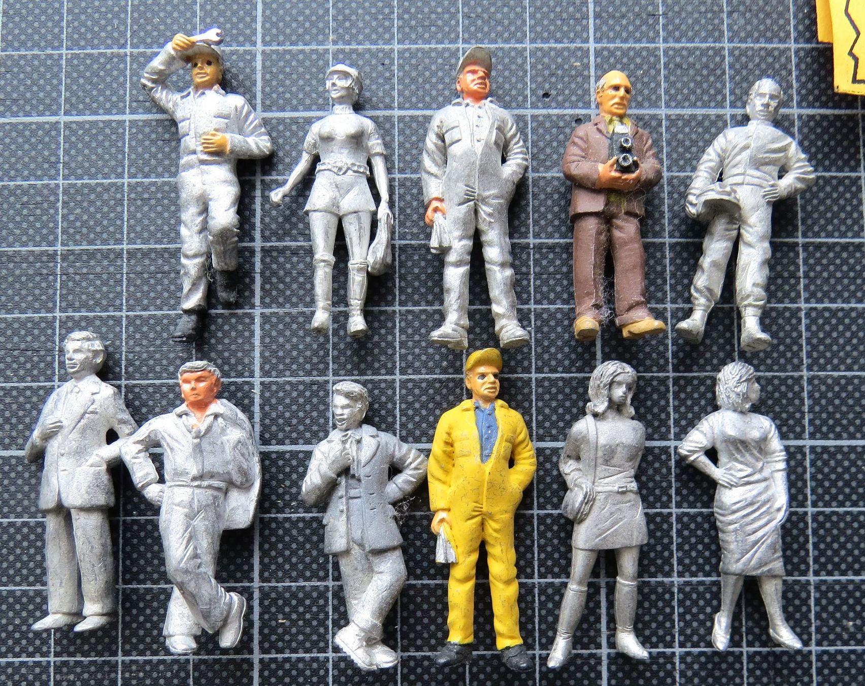 Modellini d'auto: 1:43 14 Figuren aus Metal – Nuovo (secondo la descrizione) da Ettingen venduto da campione_1 1