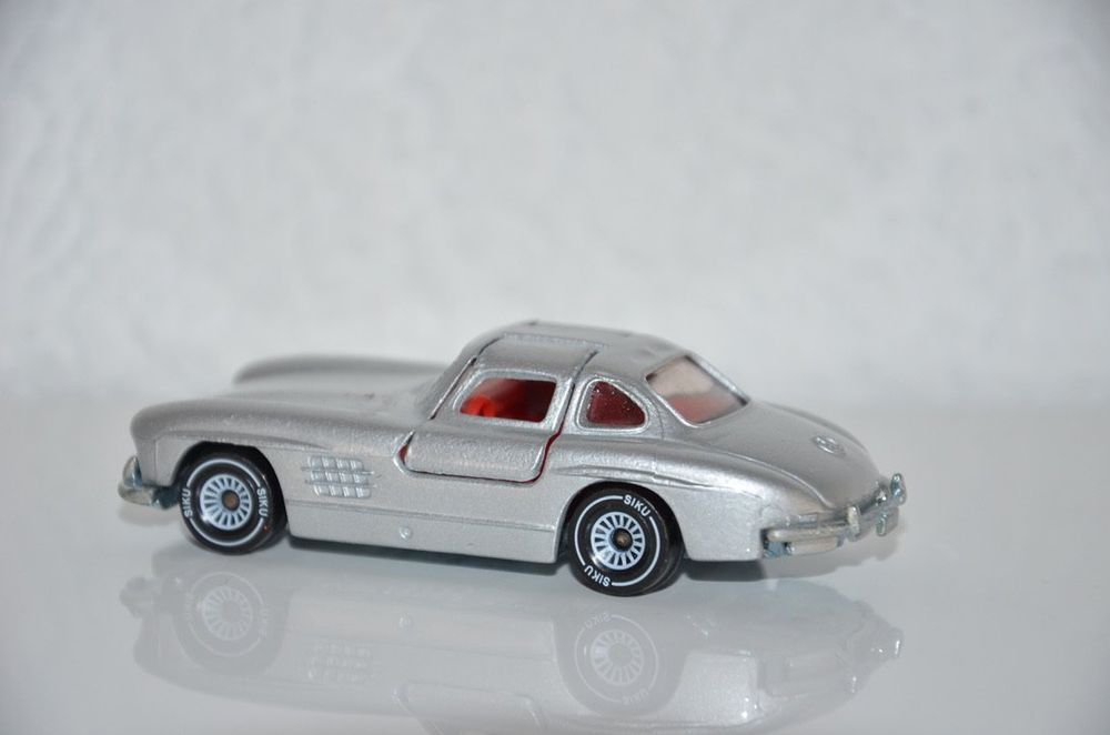 Siku Mercedes 300 SL in rot im Originalkarton (Gebraucht) in Jona für