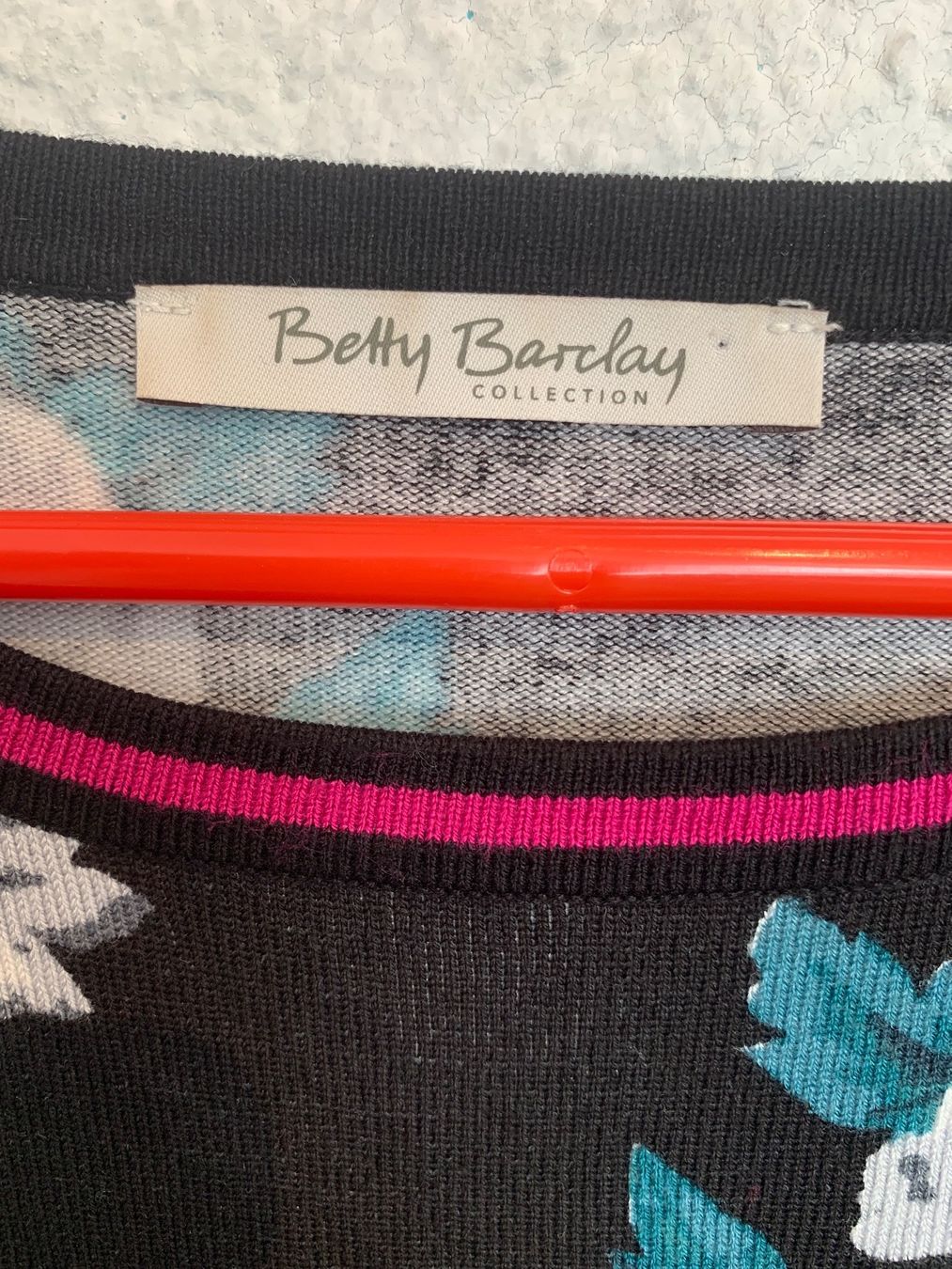 Betty Barclay Maglioni & Felpe: Betty Barclay Pullover Blumen schwarz pink Gr. 36 / S – Usato da Fislisbach venduto da KolibriSecondhand 2