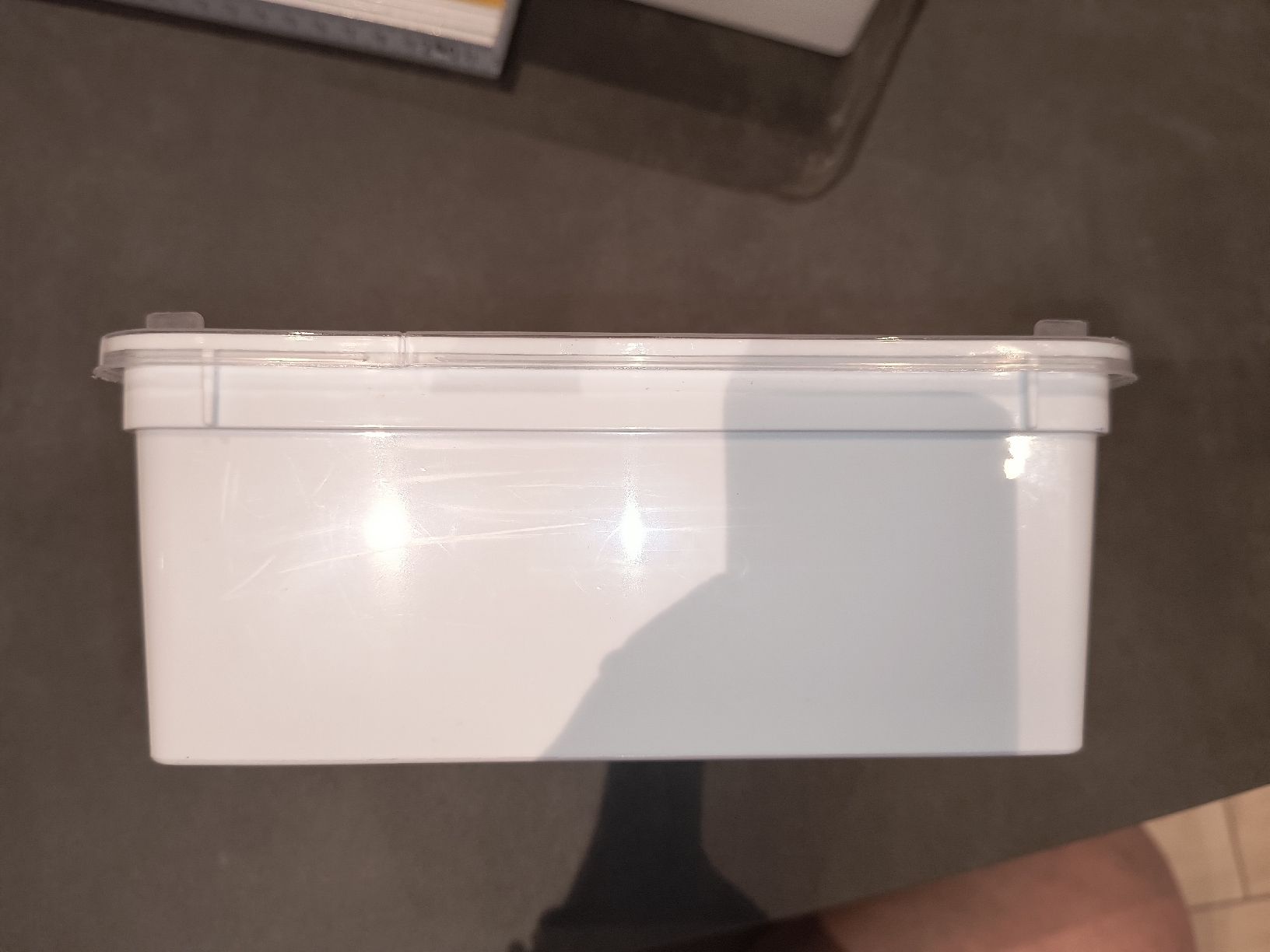 Contenitori & Simili: Aufzuchtbox oder Quarantänenbox Kunststoff weiss mit Deckel – Usato da Würenlingen venduto da Striga 1