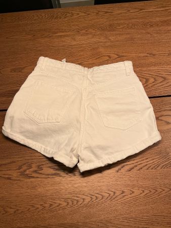 Weisse Sommer-Shorts, Grösse 40 Zara