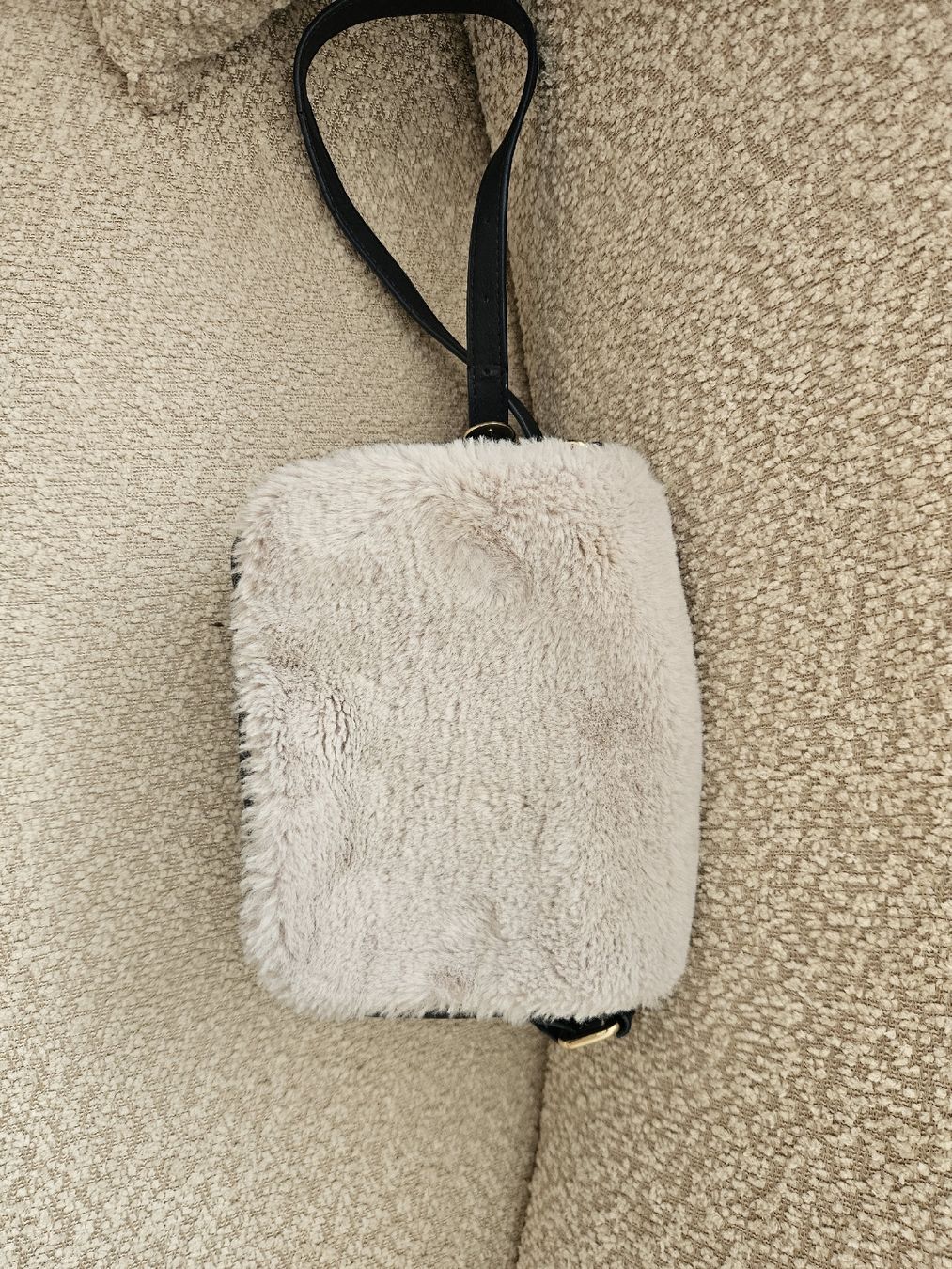 Borse da donna: Winter Tasche mit Kunstfell – Usato da Luzern venduto da kad_b5ll
