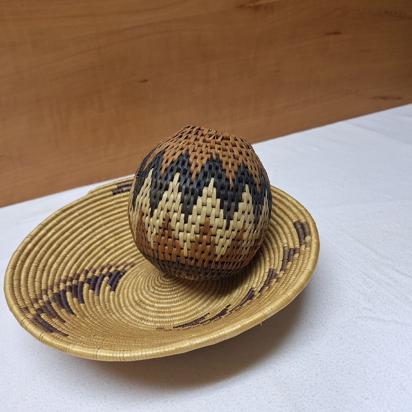 Tutte le decorazioni: Versand möglich! Afrikanisches Kräuterdösli &Flechtteller – Usato da Winterthur venduto da Goldpipau 6