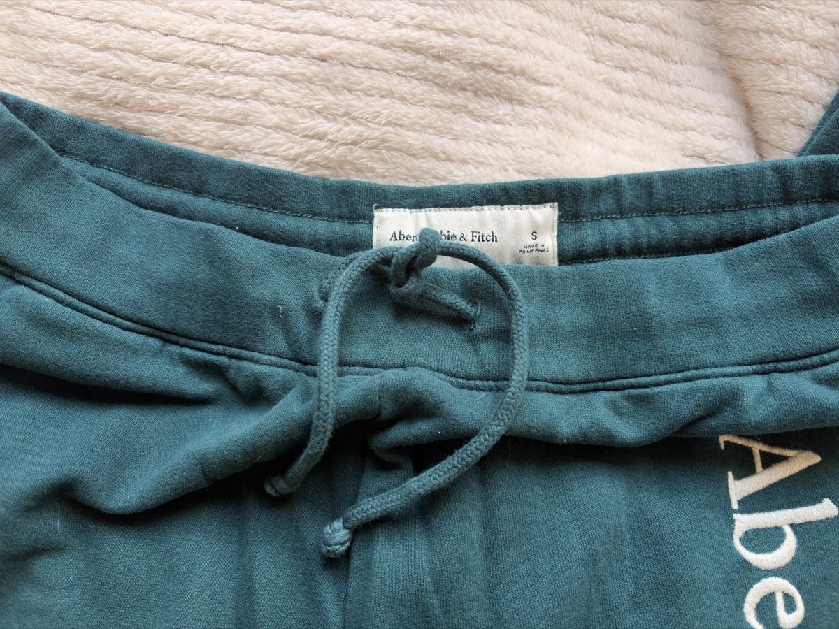 Pantalons: Training abercombie  – D'occasion à Genève par Marion.dprts 2