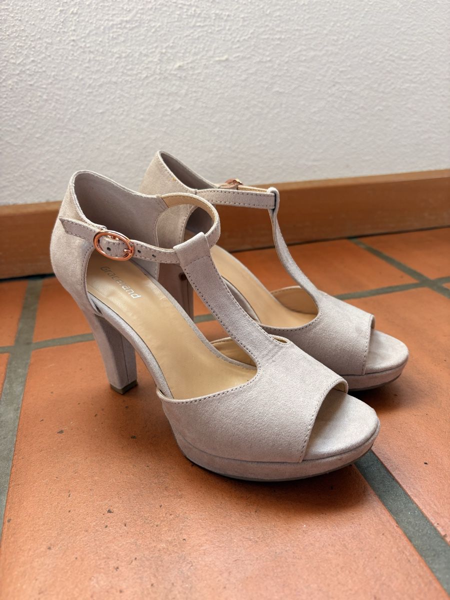 Graceland Scarpe da donna: Schicke Sommer Sandaletten, hellbeige, Grösse 36, – Usato da Marthalen venduto da Nquirl