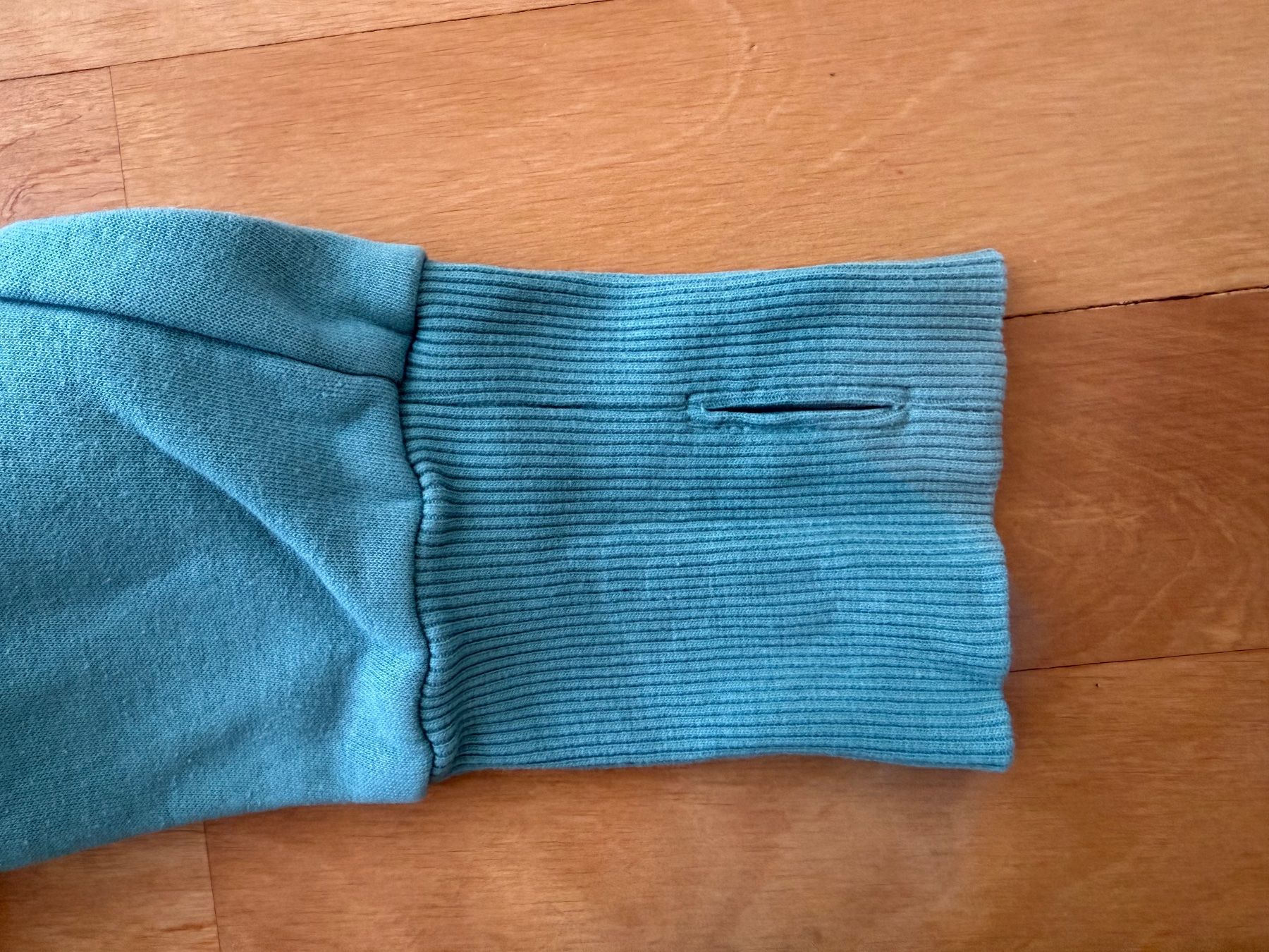Pulls et sweat-shirts: Kaputzenpullover von WIL what I like Grösse 110 – D'occasion à Münchenstein par Ladypink7 2