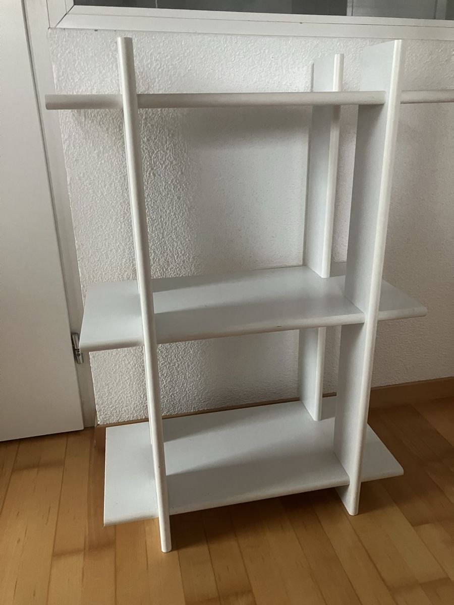 Regale: Regal – Gebraucht aus Diepoldsau von Theintangible